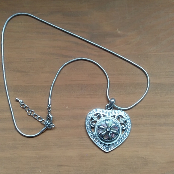 Vintage silver tone heart pendant necklace - Picture 5 of 7